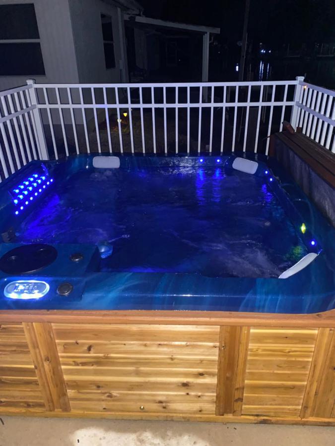 Matlacha Hot Tub And Dock Gilligan'S On The Islandヴィラ エクステリア 写真